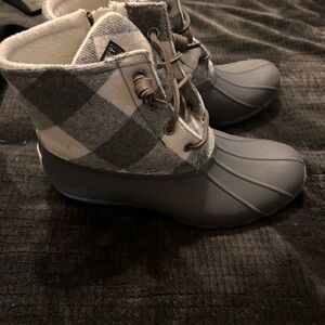 Sperry women’s boot. Size 9